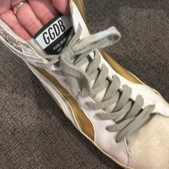 Golden Goose Similar Sneakers - Picture 2 of 5